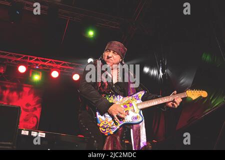 Steven Van Zandt (né Steven Lento connu sous le nom de Little Steven ou Miami Steve), il est plus connu comme un membre du groupe E Street Band de Bruce Springsteen, joue en direct sur scène avec son groupe les disciples de Soul à Villa Ada à Rome. Banque D'Images