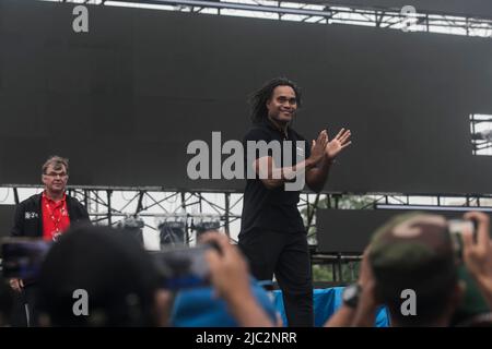 Christian Karembeu, ancien joueur de football français et vainqueur de la coupe du monde 1998, vu au stade de l'armée du Bangladesh. La tournée des trophées de la coupe du monde de la FIFA au Bangladesh se déroule du 08 au 09 juin 2022. (Photo de Sazzad Hossain / SOPA Images / Sipa USA) Banque D'Images