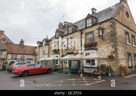 La maison publique Royal Oak à la place du marché à Helmsley, une ville de marché à Ryedale, dans le North Yorkshire, en Angleterre. Banque D'Images