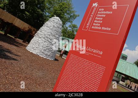Veneig, Biennale 2022, Giardini, Piazza Ucraina // Venise, Biennale 2022, Giardini, Piazza Ucraina Banque D'Images