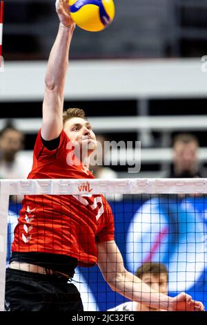 Ottawa, Canada. 09 juin 2022. Linus Weber (20 -- d'Allemagne) dans l'action de volleyball de la coupe des nations de la FIVB entre l'Argentine et l'allemand à Ottawa, Canada. L'Argentine a gagné 3 matches à 1. Banque D'Images