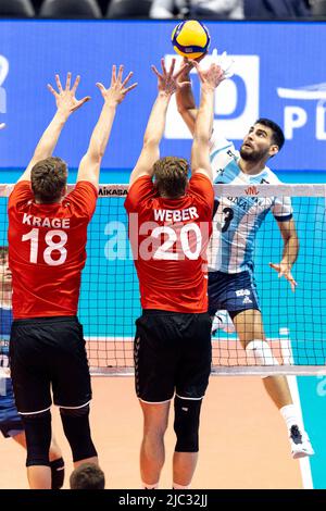 Ottawa, Canada. 09 juin 2022. Ezequiel Palacios (13 -- d'Argentine) dans l'action de volleyball de la coupe des nations de la FIVB entre l'Argentine et l'allemand à Ottawa, Canada. L'Argentine a gagné 3 matches à 1. Banque D'Images