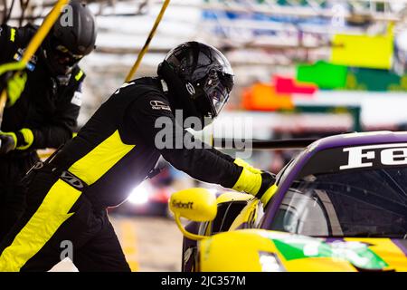 74 FRAGA Felipe (BRA), BIRD Sam (gbr), VAN GISBERGEN Shane (nzl), Riley Motorsport, Ferrari 488 GTE Evo, mécanicien, mécanicien pendant les entraînements gratuits et les sessions de qualification des 2022 24 heures du Mans, 3rd tour du Championnat mondial d'endurance FIA 2022, sur le circuit de la Sarthe, De 8 juin à 12, 2022 au Mans, France - photo: Joao Filipe/DPPI/LiveMedia Banque D'Images