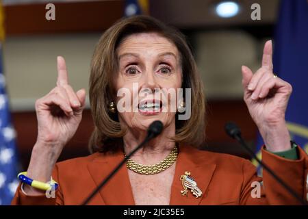 Washington, États-Unis. 09th juin 2022. La conférencière de la Chambre Nancy Pelosi(D-CA) parle du projet de loi Protect Gun violence lors de sa conférence de presse hebdomadaire, aujourd'hui sur 09 juin 2022 à HVC/Capitol Hill à Washington DC, Etats-Unis. (Photo de Lénine Nolly/Sipa USA) Credit: SIPA USA/Alay Live News Banque D'Images