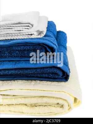pile de serviettes en peluche isolée Banque D'Images