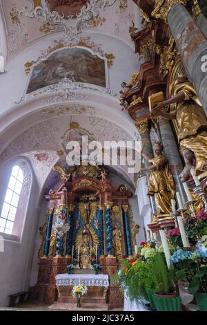 Autel latéral, église catholique Saint-Pierre-et-Paul, Mittenwald, Bavière, Allemagne Banque D'Images