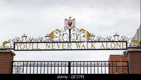 Vous ne marnerez jamais seul, Shankly Gates, Liverpool FC, Anfield Stadium, Liverpool, Angleterre, Royaume-Uni Banque D'Images