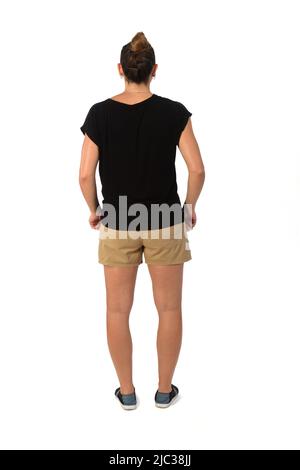 vue arrière d'une femme portant un short sur fond blanc Banque D'Images