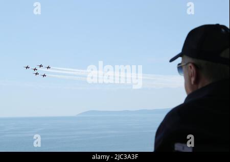 Izmir. 9th juin 2022. Le président turc Recep Tayyip Erdogan observe un exercice militaire à Izmir, en Turquie, sur 9 juin 2022. Le président turc Recep Tayyip Erdogan a observé jeudi la dernière journée d'un exercice militaire conjoint de grande envergure dans la province turque d'Izmir, dans l'ouest du pays. Credit: Xinhua/Alay Live News Banque D'Images