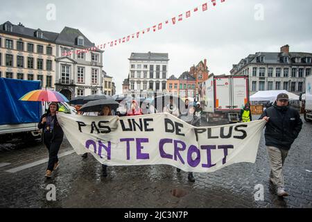 Plusieurs femmes ont été mises à la masse et déposées. Banque D'Images