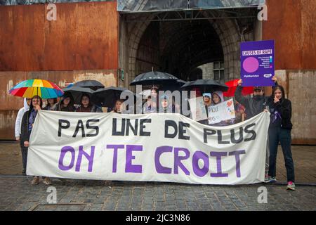 Plusieurs femmes ont été mises à la masse et déposées. Banque D'Images