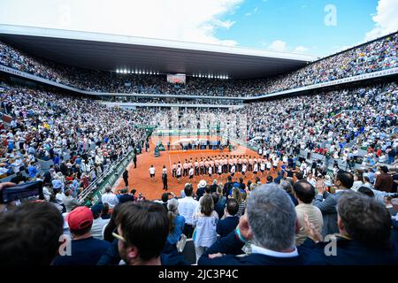 Vue d'ensemble (illustration, ambiance avec la foule, public, public) du court d'argile central Philippe Chatrier lors de la cérémonie de la coupe après la finale masculine lors de l'Open de France, tournoi de tennis Grand Chelem sur 5 juin 2022 au stade Roland-Garros à Paris, France - photo Victor Joly / DPPI Banque D'Images