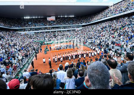 Vue d'ensemble (illustration, ambiance avec la foule, public, public) du court d'argile central Philippe Chatrier lors de la cérémonie de la coupe après la finale masculine lors de l'Open de France, tournoi de tennis Grand Chelem sur 5 juin 2022 au stade Roland-Garros à Paris, France - photo Victor Joly / DPPI Banque D'Images