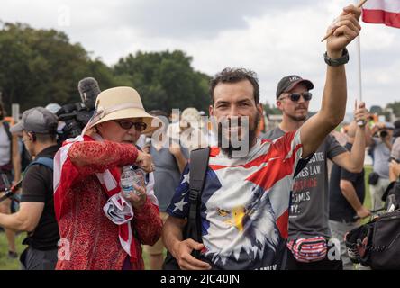 WASHINGTON, D.C. – 18 septembre 2021 : des manifestants et d'autres sont vus lors d'un rassemblement « Justice pour J6 » près du Capitole des États-Unis. Banque D'Images