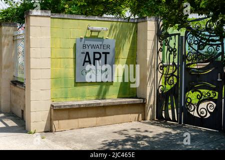 LA NOUVELLE-ORLÉANS, LA, Etats-Unis - 7 MAI 2022 : panneau Bywater Art Garden et porte à l'entrée du parc d'art dans le quartier Bywater Banque D'Images