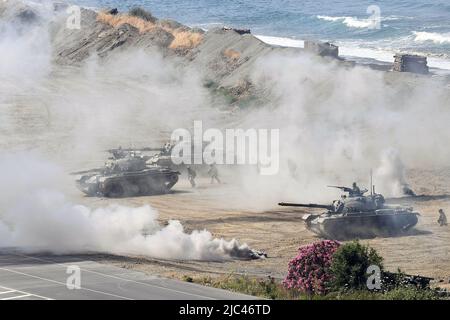 Izmir, Turquie. 9th juin 2022. Les forces armées turques participent à l'exercice EFES-2022 à Izmir, Turquie, 9 juin 2022. La première phase de l'exercice EFES-2022 a débuté sur 20 mai avec la participation de plus de 10 000 personnes, dont plus de 1 000 personnes d'autres pays sous la direction du Commandement de l'Armée turque de la mer Égée. Crédit: Mustafa Kaya/Xinhua/Alamy Live News Banque D'Images