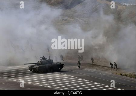 Izmir, Turquie. 9th juin 2022. Les forces armées turques participent à l'exercice EFES-2022 à Izmir, Turquie, 9 juin 2022. La première phase de l'exercice EFES-2022 a débuté sur 20 mai avec la participation de plus de 10 000 personnes, dont plus de 1 000 personnes d'autres pays sous la direction du Commandement de l'Armée turque de la mer Égée. Crédit: Mustafa Kaya/Xinhua/Alamy Live News Banque D'Images