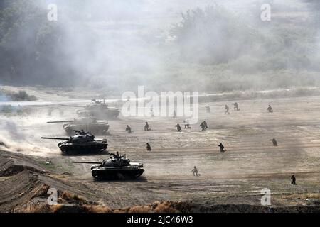 Izmir, Turquie. 9th juin 2022. Les forces armées turques participent à l'exercice EFES-2022 à Izmir, Turquie, 9 juin 2022. La première phase de l'exercice EFES-2022 a débuté sur 20 mai avec la participation de plus de 10 000 personnes, dont plus de 1 000 personnes d'autres pays sous la direction du Commandement de l'Armée turque de la mer Égée. Crédit: Mustafa Kaya/Xinhua/Alamy Live News Banque D'Images