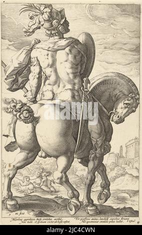 Le héros Titus Manlius à cheval, vu de l'arrière. En arrière-plan, on peut le voir vaincre un adversaire à cheval. Au-dessous de la scène deux lignes de verset en latin, Titus Manlius à cheval les héros romains (titre de la série), imprimeur: Hendrick Goltzius, (mentionné sur l'objet), Hendrick Goltzius, Franco Estius, (mentionné sur l'objet), Haarlem, 1586, papier, gravure, h 232 mm × l 369 mm Banque D'Images