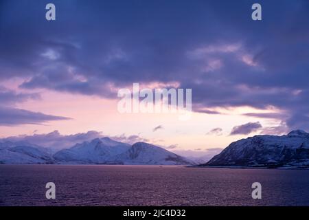 Côte Atlantique Norvège, près de Nesna, atmosphère légère, montagnes, Norvège Banque D'Images