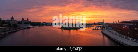 Panorama de Szczecin pendant un lever de soleil spectaculaire Banque D'Images