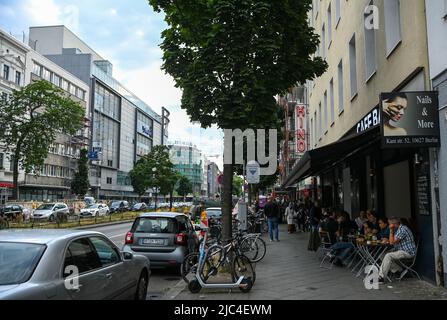 Berlin, Allemagne. 09th juin 2022. Le Kant Kino à Kantstrasse pour la première à Berlin du film "risques et effets secondaires". La comédie tabloïd à l'humour noir sera diffusée dans les salles de cinéma sur 9 juin 2022. Credit: Jens Kalaene/dpa/Alamy Live News Banque D'Images