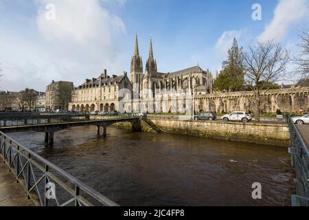 Cathédrale gothique Saint-Corentin et Musée départemental breton, ponts sur l'Odet, vieille ville de Quimper, département du Finistère, Bretagne Banque D'Images