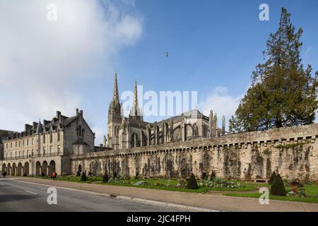 Cathédrale gothique Saint-Corentin et Musée départemental breton, boulevard Amiral de Kerguelen, vieille ville de Quimper, département de Finistère, région Banque D'Images