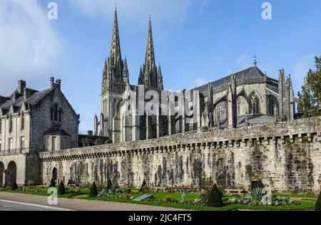 Cathédrale gothique Saint-Corentin et Musée départemental breton, vieille ville de Quimper, département du Finistère, région Bretagne, France Banque D'Images