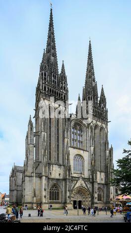 Façade ouest, cathédrale gothique Saint-Corentin, vieille ville de Quimper, département du Finistère, région Bretagne, France Banque D'Images