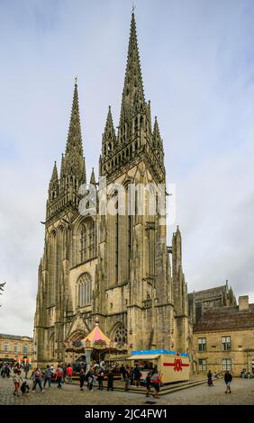 Façade ouest, cathédrale gothique Saint-Corentin, vieille ville de Quimper, département du Finistère, région Bretagne, France Banque D'Images