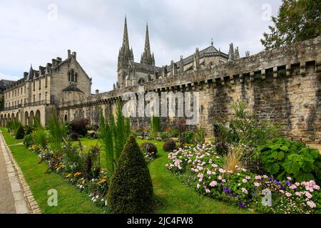 Cathédrale gothique Saint-Corentin et Musée départemental breton, boulevard Amiral de Kerguelen, vieille ville de Quimper, département de Finistère, région Banque D'Images