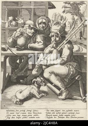 Une pipette et un drunkard sont assis à une table ensemble. Derrière la table se trouve une femme avec ses mains levées. Le bagpiper est assis sur une chaise tombée, à côté de lui est un petit chien. Au-dessous de la scène un verset latin explicatif de Franco Estius et un verset hollandais, le cornemuse ne donne aucun son, que quand il est plein le buveur et le cornemuse Proverbes après Karel van Mander (titre de la série), fabricant d'impression: Hendrick Goltzius, (attribué à l'atelier de), Karel van Mander (I), Franco Estius, Haarlem, 1590 - 1594, papier, gravure, impression typographique, h 245 mm × l 173 mm Banque D'Images