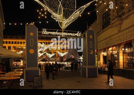 Marché de Noël Sternschnuppenmarkt sur la Schlossplatz à Wiesbaden, Hesse, Allemagne Banque D'Images