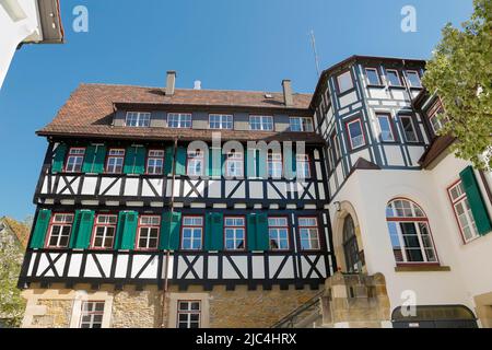 Hôtel de ville, bâtiment, à colombages, fenêtre, volets, Pfullingen, Bade-Wurtemberg, Allemagne Banque D'Images