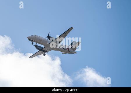 10 juin 2022. Un avion de transport régional Express Airlines (REX) Saab 340B VH-RXN à l'approche de l'aéroport international d'Adélaïde, Adélaïde, Australie Banque D'Images