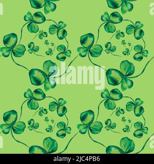 Illustration de l'aquarelle des feuilles vertes, du shamrock et du trèfle. Motif sans coutures sur fond vert. Trèfle peint à la main isolé. Symbole irlandais de Banque D'Images