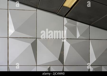 Ligne Wehrhahn: Station de métro Heinrich-Heine-Allee avec un mur typique, Düsseldorf, Rhénanie-du-Nord-Westphalie, Allemagne, 24.5.22 Banque D'Images