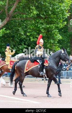 A monté la bande de la cavalerie de la maison dans la section militaire de la Reine et du pays à la parade du Jubilé de platine de la Reine dans le Mall, Londres, Royaume-Uni Banque D'Images