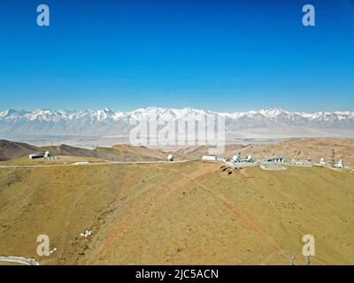 (220610) -- LHASSA, 10 juin 2022 (Xinhua) -- photo aérienne prise sur 7 avril 2022 montre l'Observatoire Ngari des observatoires astronomiques nationaux (OAN) dans la préfecture de Ngari, dans la région autonome du Tibet du sud-ouest de la Chine. (Ventilateur Xinhua/Jiang) Banque D'Images