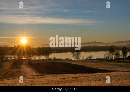 Tachinger se reporter à la rubrique von Taching aus gesehen Banque D'Images