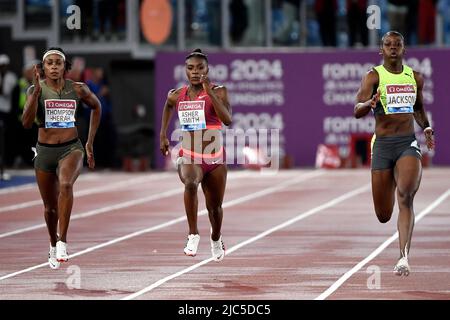 Elaine Thompson-Herah de la Jamaïque, Dina Asher-Smith de la Grande-Bretagne et Shericka Jackson de la Jamaïque concourent dans les 200m femmes pendant le diamant de l'IAAF Banque D'Images