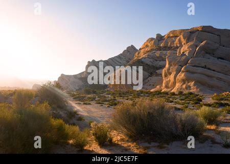 Les rochers de Mormon, situés le long de la faille de San Andreas, font partie des montagnes de San Gabriel à Phelan, Californie, États-Unis Banque D'Images