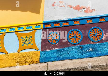Guatape, Antioquia / Colombie - 25 mai 2022. Municipalité touristique de Colombie et de l'est d'Antioquia. Il est célèbre pour ses maisons décorées de couleurs Banque D'Images