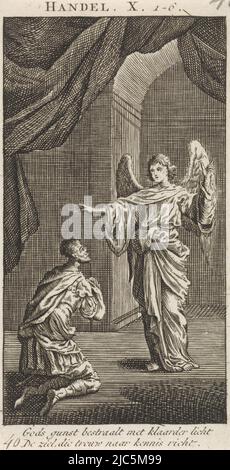 Cornelius s'agenouille avant que l'ange lui ait envoyé, Jan Luyken, imprimeur: Anonyme, Amsterdam, 1712, papier, gravure, h 130 mm × l 68 mm Banque D'Images