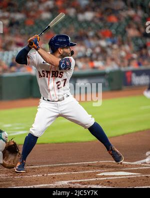 Houston Astros deuxième baseman Jose Altuve (27) mène au bas du premier repas du jeu MLB entre les Astros de Houston et le Seattle Banque D'Images