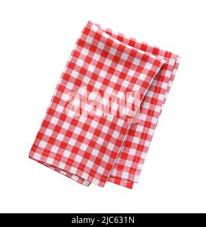 Serviette de table de cuisine à carreaux rouges isolée sur un chiffon de pique-nique blanc plié. Banque D'Images