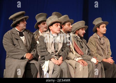 Des acteurs roumains de 'Teatrul de Comedie' se exécutant dans 'l'inspecteur général' de Gogol Banque D'Images