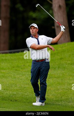 L'américain Chris Kirchner joue un coup lors du tournoi de golf pro/Am du LIV au club Centurion. Kirchner était lié à l'achat de Derby County FC. Banque D'Images