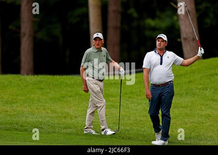 L'américain Chris Kirchner (R) joue un tir lors du tournoi de golf LIV pro/Am au club Centurion. Kirchner était lié à l'achat de Derby County FC. Banque D'Images